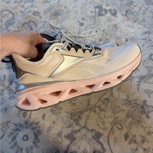 New women’s reebox 8.5 shoes!